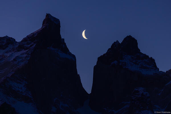 Cuernos Moon