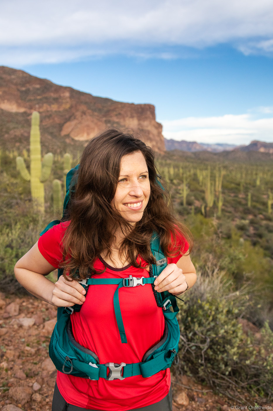A female hiker backpacking in the Superstition Mountains near Phoenix, Arizona.