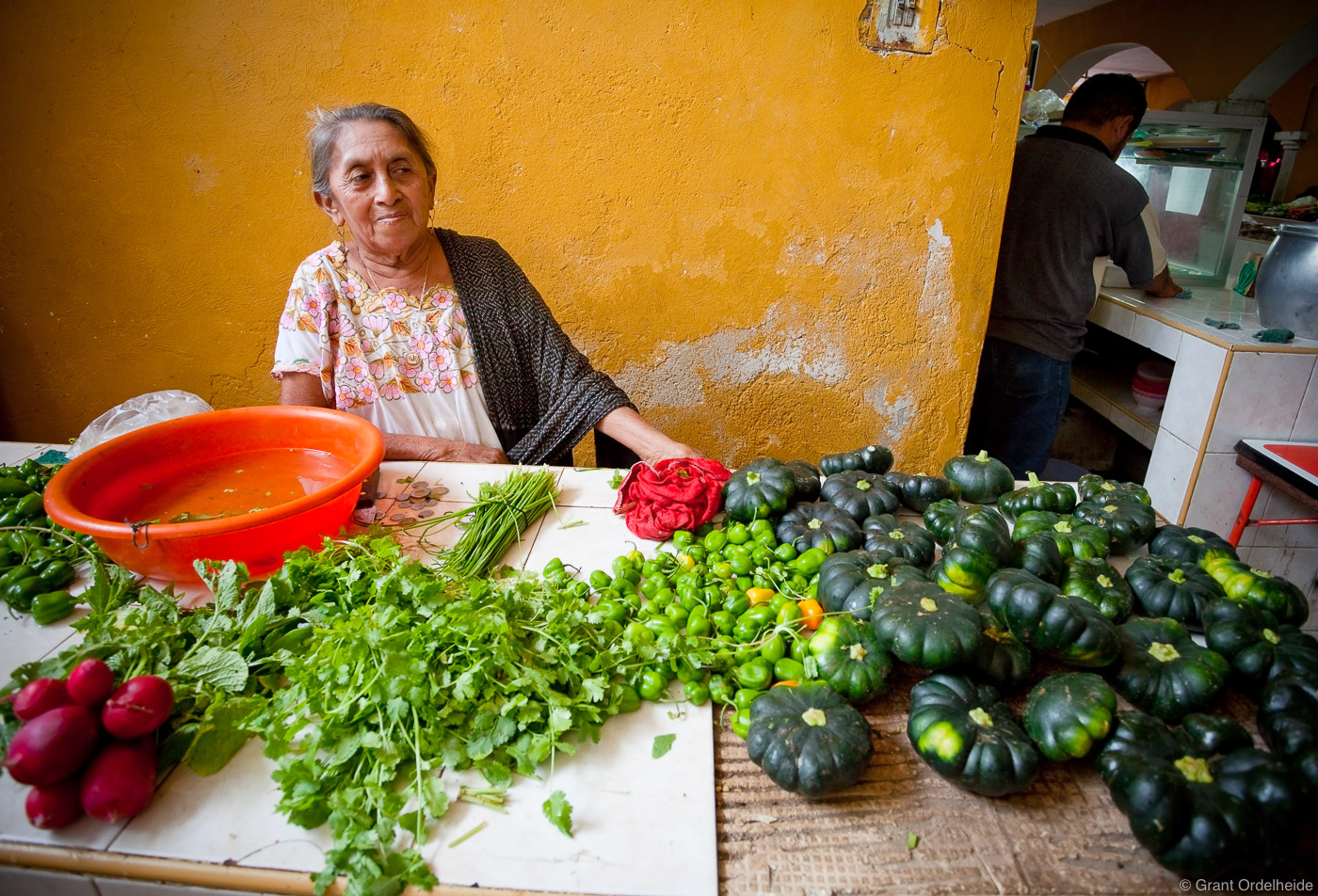 A woman chops vegetables in the Izamal&nbsp;town market.