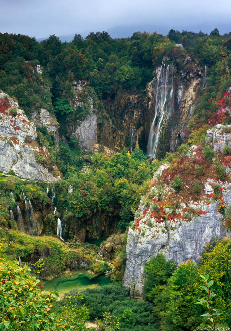Fall foliage and waterfalls in&nbsp;Plitvice Lakes National Park.